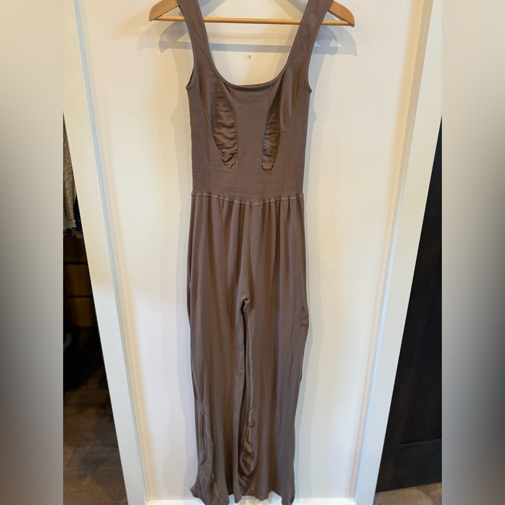 🦄🦄 NWOT FP Movement Good Karma Flare Onesie in Mocha Latte